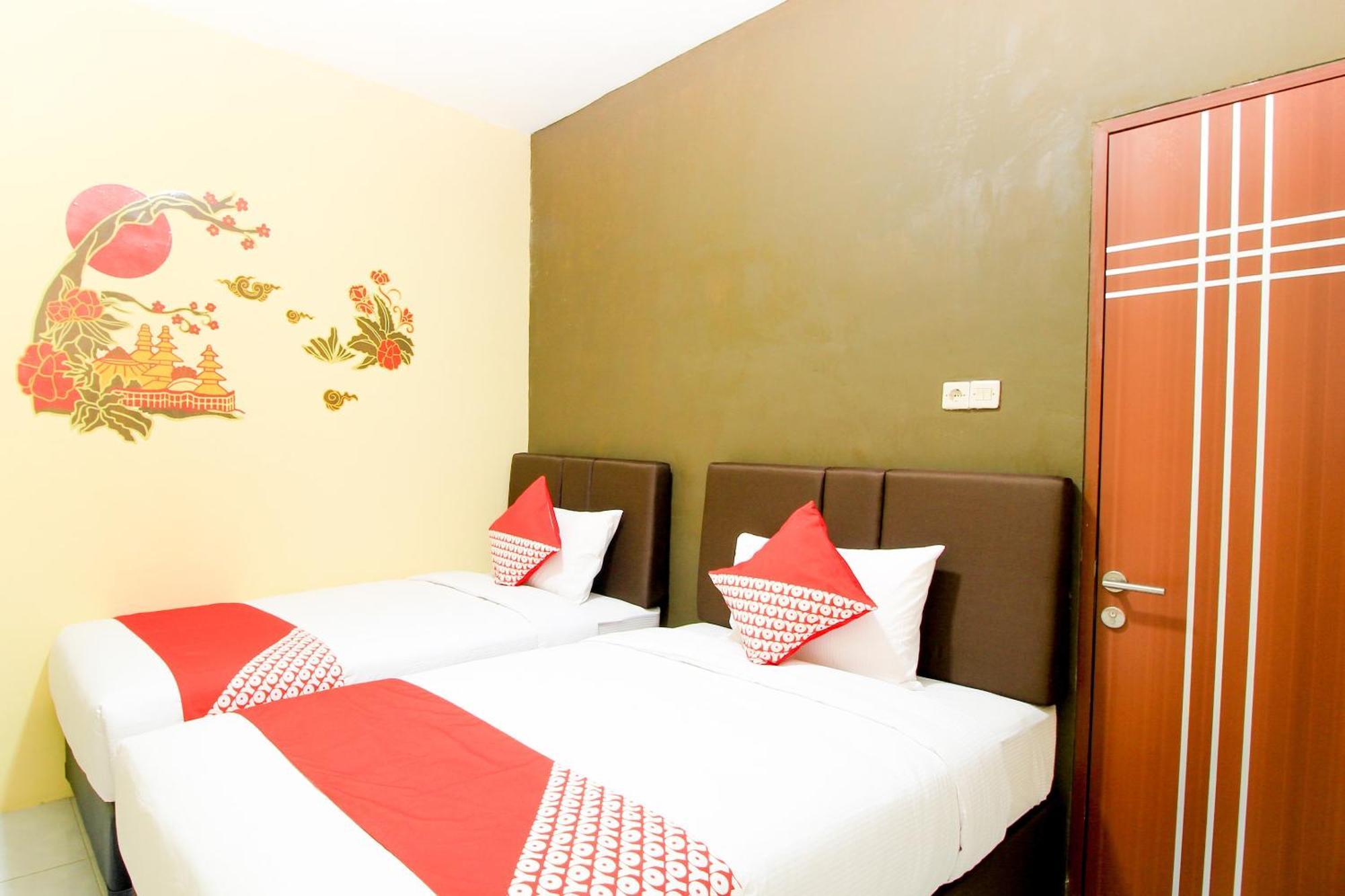 Super Oyo Capital O 217 A1 Hotel Сурабая Екстериор снимка