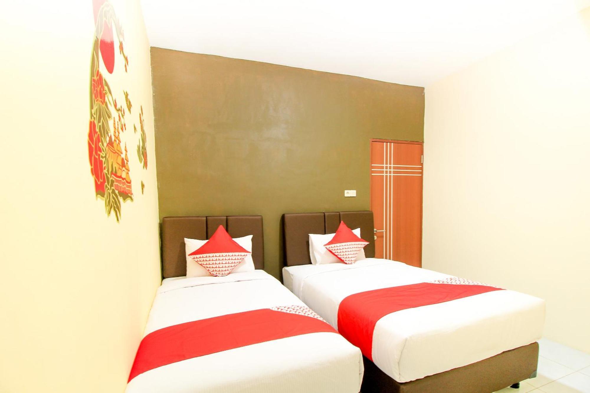 Super Oyo Capital O 217 A1 Hotel Сурабая Екстериор снимка