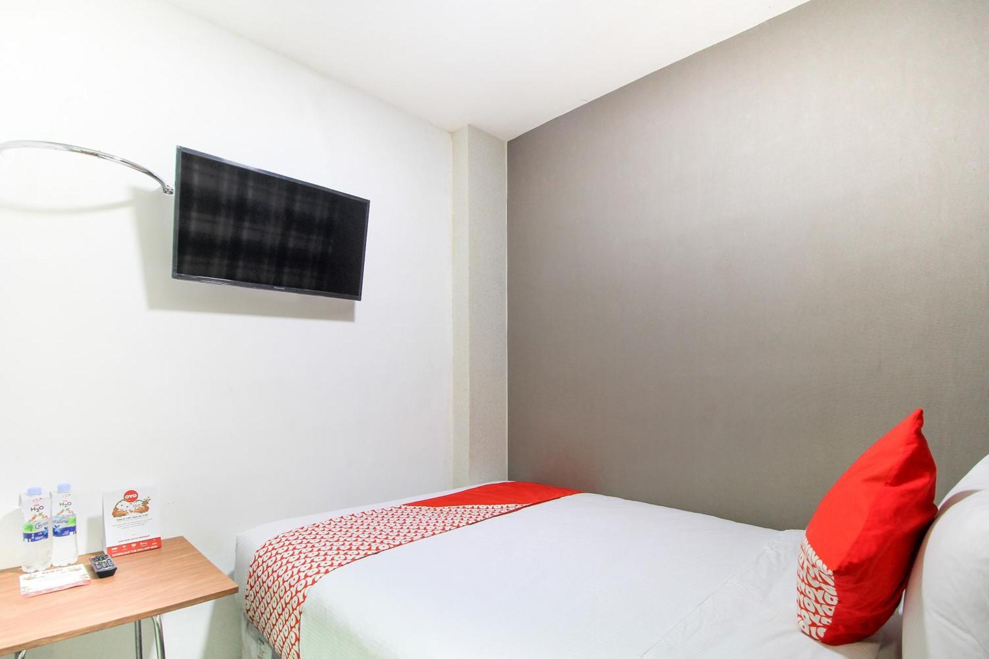 Super Oyo Capital O 217 A1 Hotel Сурабая Екстериор снимка