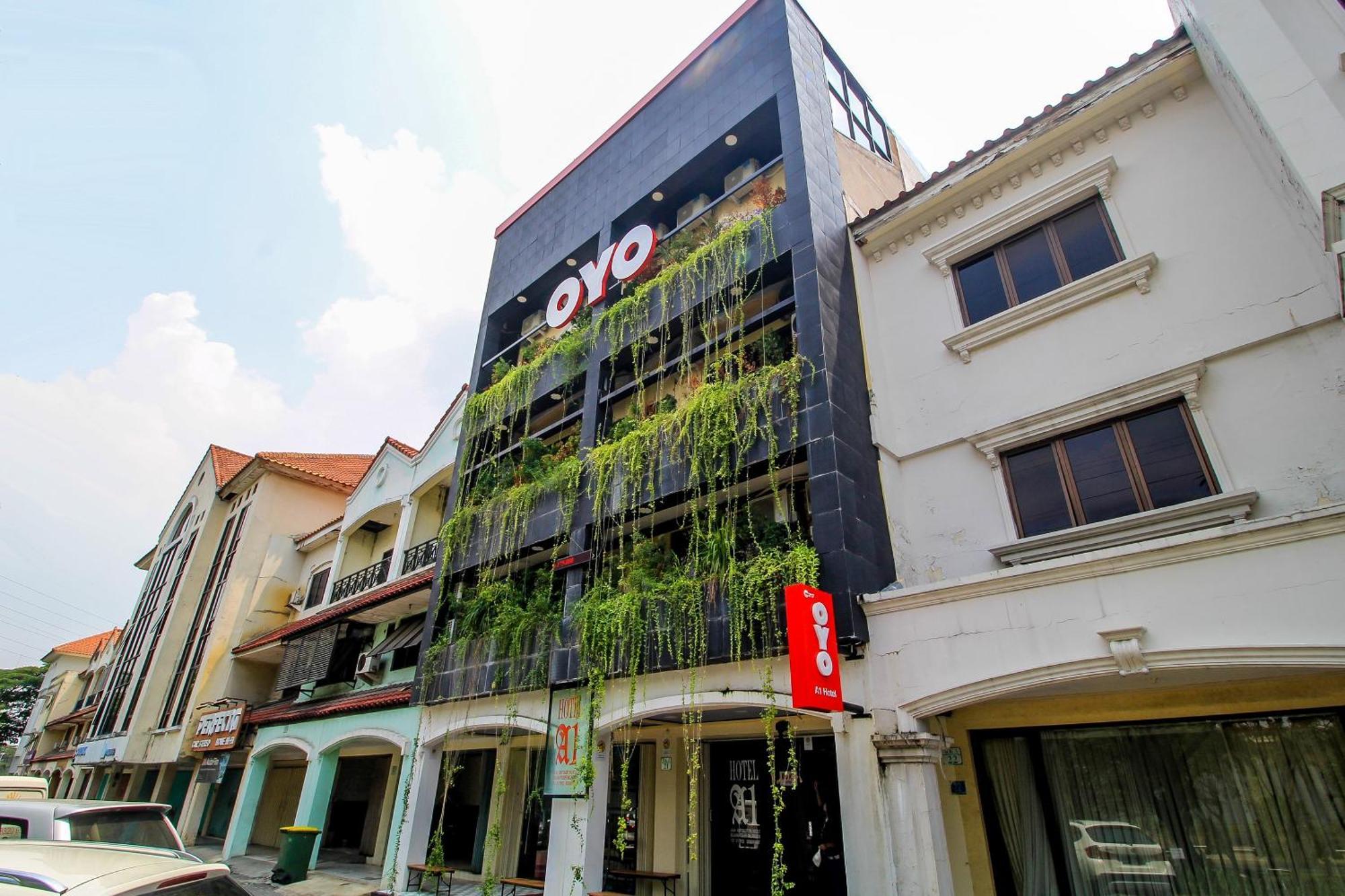 Super Oyo Capital O 217 A1 Hotel Сурабая Екстериор снимка