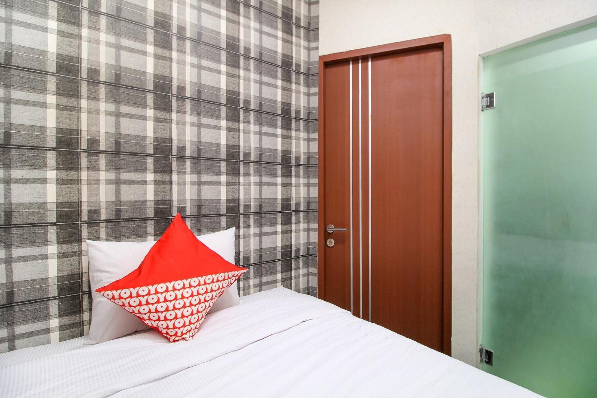 Super Oyo Capital O 217 A1 Hotel Сурабая Екстериор снимка