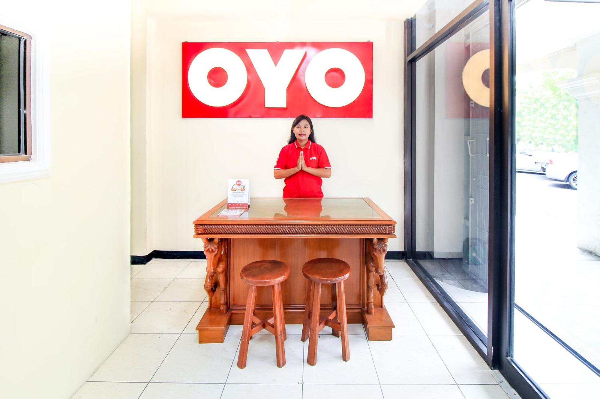 Super Oyo Capital O 217 A1 Hotel Сурабая Екстериор снимка
