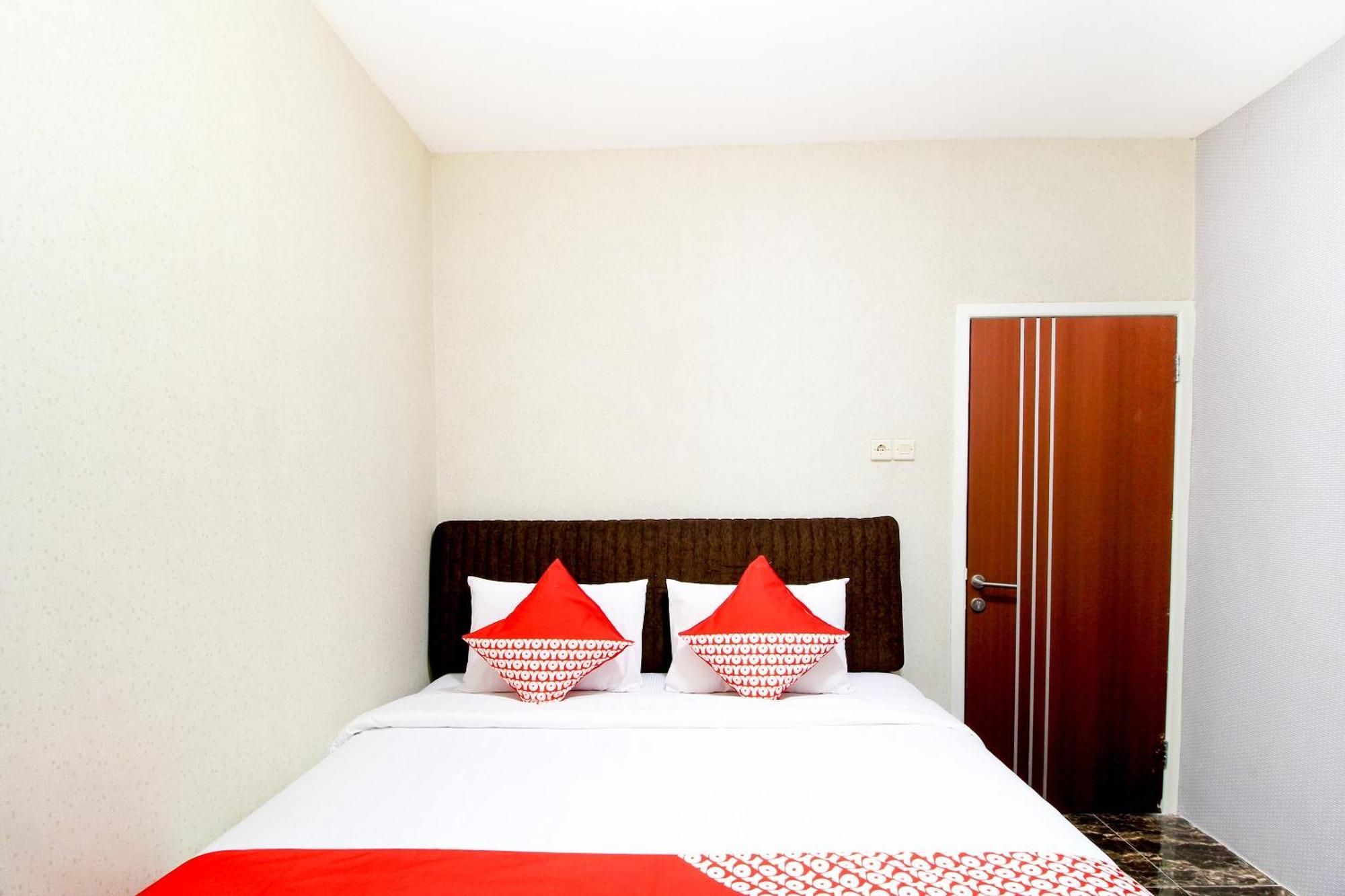 Super Oyo Capital O 217 A1 Hotel Сурабая Екстериор снимка